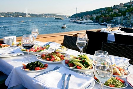 伊斯坦布尔博斯普鲁斯海峡餐厅