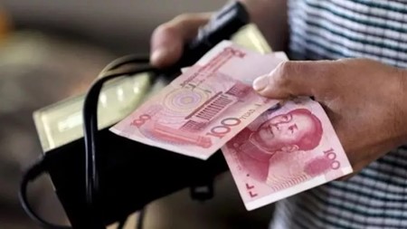  人民币兑美元跌至近14年最低水平
