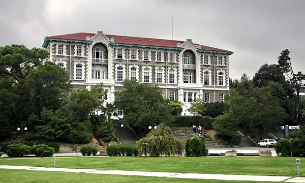 海峡大学新任校长任命物理学教授出任社会科学研究院院长